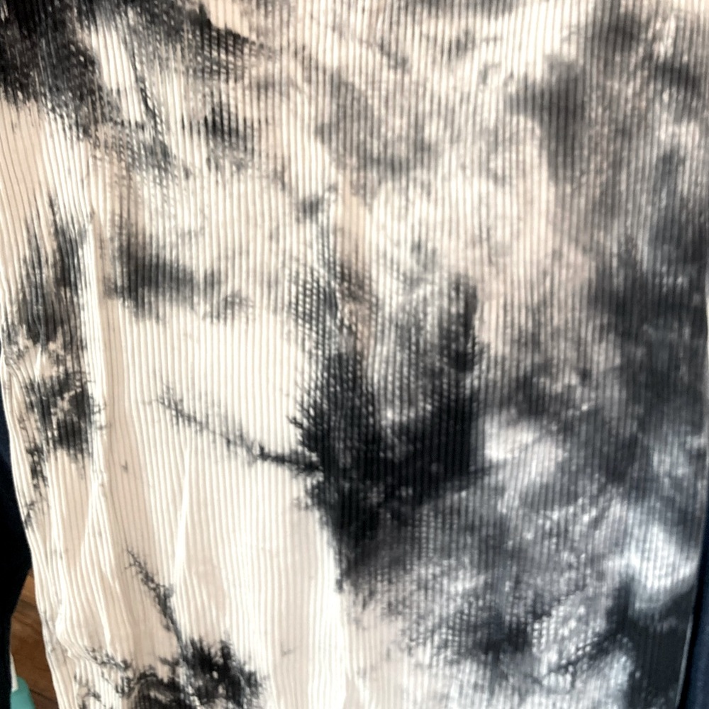 Tye dye maternity long sleeves / turtle neck ! Brand new! Cute!! I